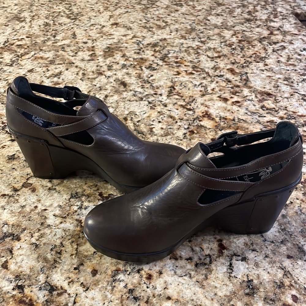 Dansko Wedge Platform Clogs! Gray. Size 38. Euc - image 3
